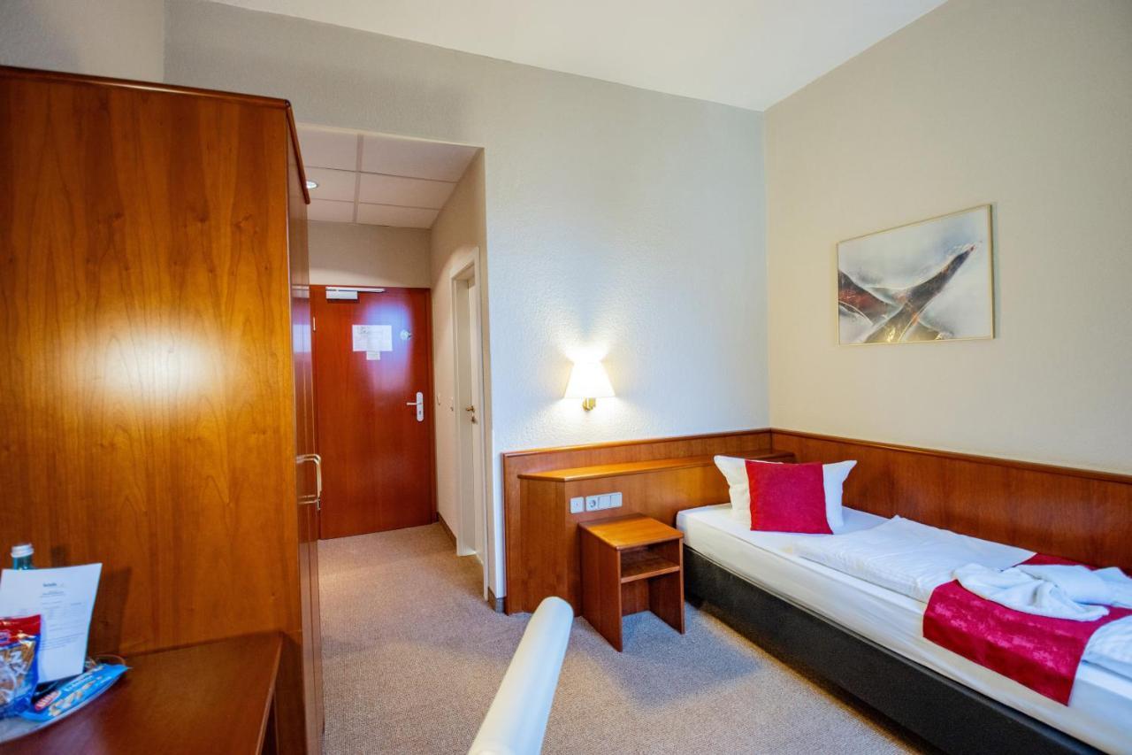 Seehotel Brandenburg An Der Havel Brielow Exterior foto